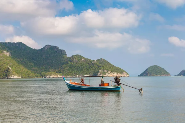 Тайская Рыбацкая Лодка Национальном Парке Кхао Сам Рой Йот Таиланд — стоковое фото