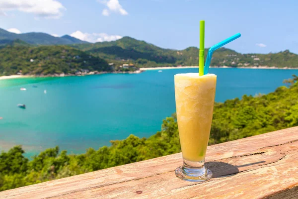 Taze organik mango sallamak restoranında Ao tanga Nai Pan Noi Beach Koh Samui Adası, Tayland bir yaz günü