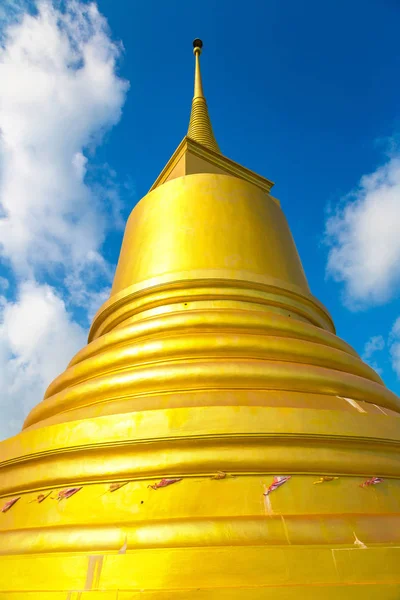 Altın stupa, Khao Hua Chuk tapınak Koh Samui Adası, Tayland bir yaz günü