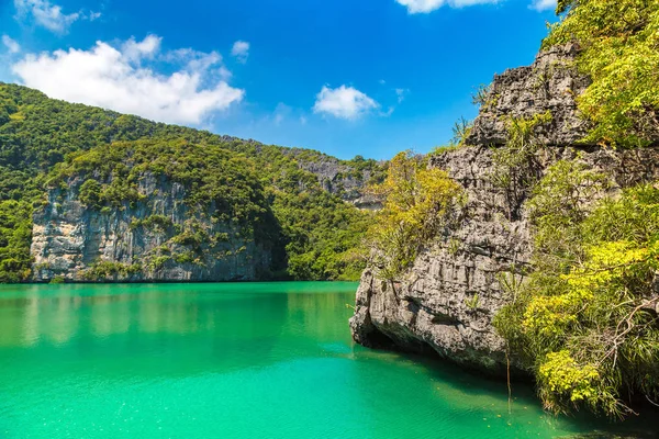 Bir yaz günü Mu Ko Ang Thong Milli Parkı, Tayland Mae Koh Island Thale Nai lagoon