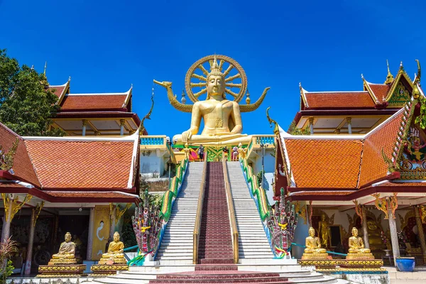 Büyük Buda Koh Samui 'de, Tayland' da bir yaz gününde
