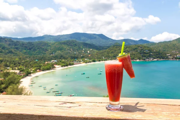 Taze organik karpuz sallamak restoranında Ao tanga Nai Pan Noi Beach Koh Samui Adası, Tayland bir yaz günü