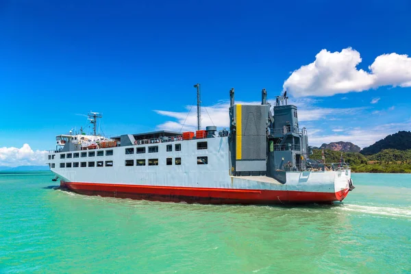 Feribota Surat Thani, Tayland bir yaz günü