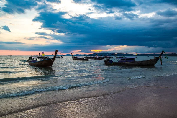 Barco Cola Larga Tradicional Atardecer Playa Nang Tailandia Día Verano — Foto de Stock