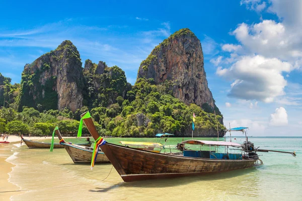 Hagyományos Hosszú Farok Hajót Railay Part Krabi Thaiföld Egy Nyári — Stock Fotó