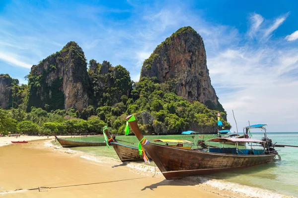 Hagyományos Hosszú Farok Hajót Railay Part Krabi Thaiföld Egy Nyári — Stock Fotó