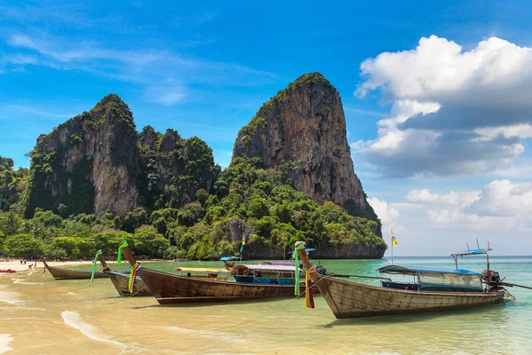 Hagyományos Hosszú Farok Hajót Railay Part Krabi Thaiföld Egy Nyári — Stock Fotó