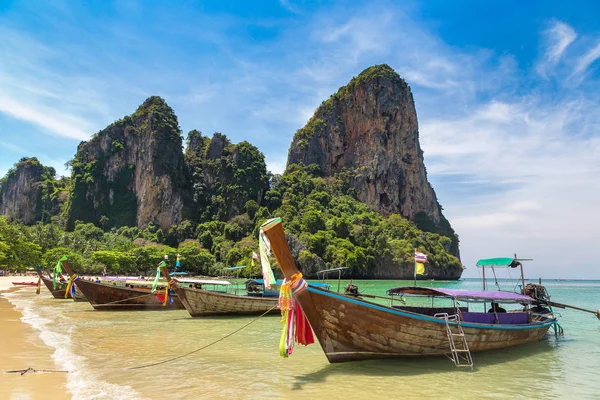 Hagyományos Hosszú Farok Hajót Railay Part Krabi Thaiföld Egy Nyári — Stock Fotó