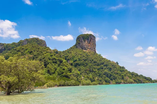 Ao Phra Nang Beach, Krabi, Tayland bir yaz günü