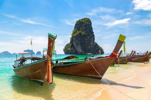 Традиционная Лодка Длинным Хвостом Пляже Пхра Нанг Обиби Таиланд Летний — стоковое фото