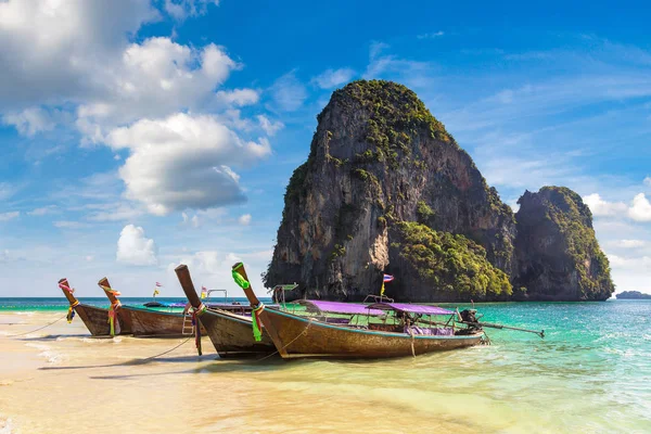 Tradycyjną Długą Łodzią Phra Nang Beach Krabi Tajlandia Letnie Dni — Zdjęcie stockowe