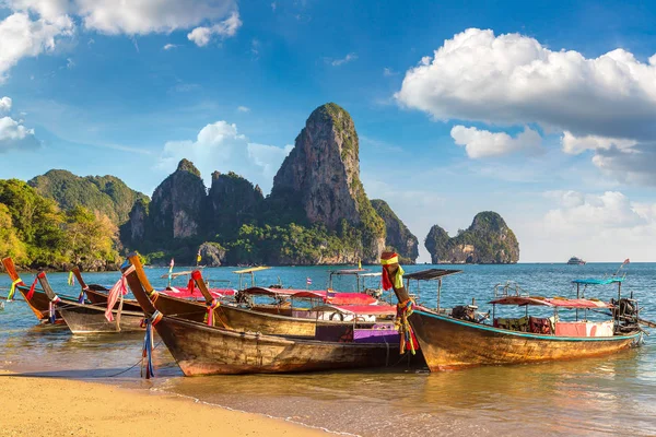 Traditionelles Langschwanzboot Strand Von Railay Krabi Thailand Einem Sommertag — Stockfoto