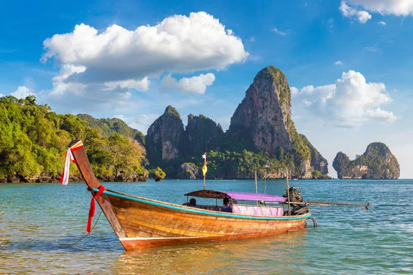 Traditionelles Langschwanzboot Strand Von Railay Krabi Thailand Einem Sommertag — Stockfoto