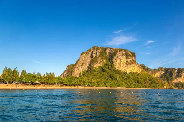 Ao Nang beach, Krabi, Tayland bir yaz günü