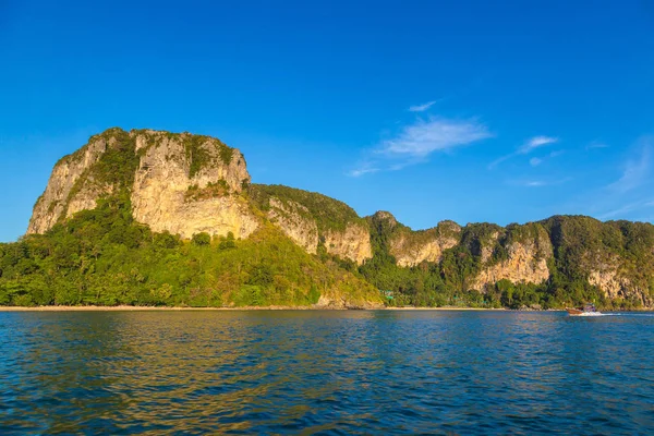 Ao Nang beach, Krabi, Tayland bir yaz günü