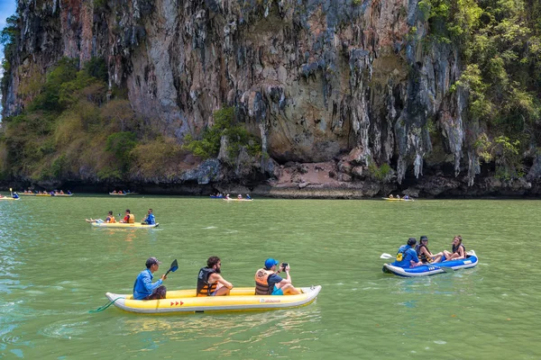 Phang Nga Thailand Março 2018 Turistas Caiaque Parque Nacional Phang — Fotografia de Stock