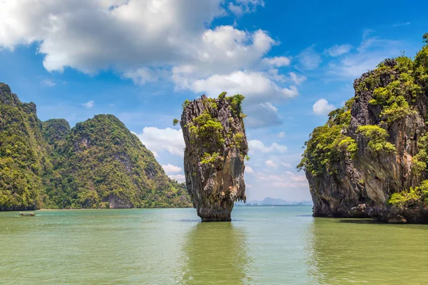 James Bond Adası Phang Nga Körfezindeki, bir yaz günü Tayland
