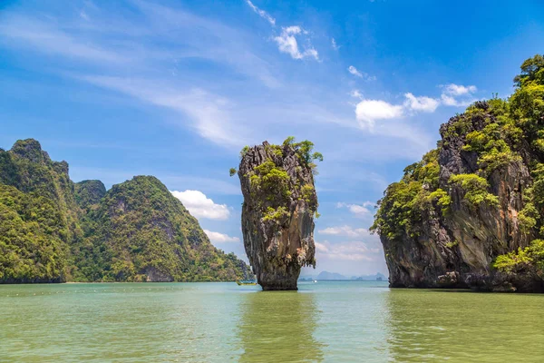 James Bond Adası Phang Nga Körfezindeki, bir yaz günü Tayland