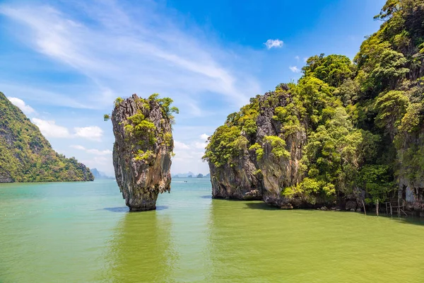 James Bond Adası Phang Nga Körfezindeki, bir yaz günü Tayland