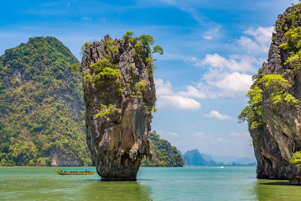 James Bond Adası Phang Nga Körfezindeki, bir yaz günü Tayland