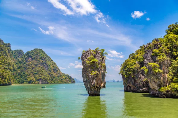 James Bond Adası Phang Nga Körfezindeki, bir yaz günü Tayland