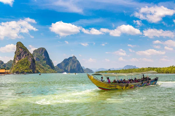 Ao Phang Nga, Tayland - 29 Mart 2018: Ao Phang Nga Milli Parkı, bir yaz günü Tayland