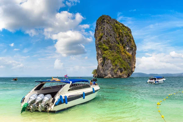 Poda Adası, bir yaz günü Tayland