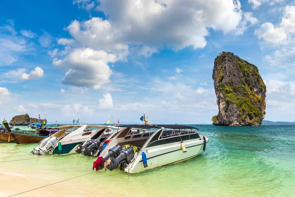 Poda Adası, bir yaz günü Tayland