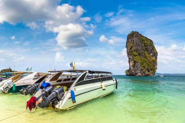 Poda Adası, bir yaz günü Tayland