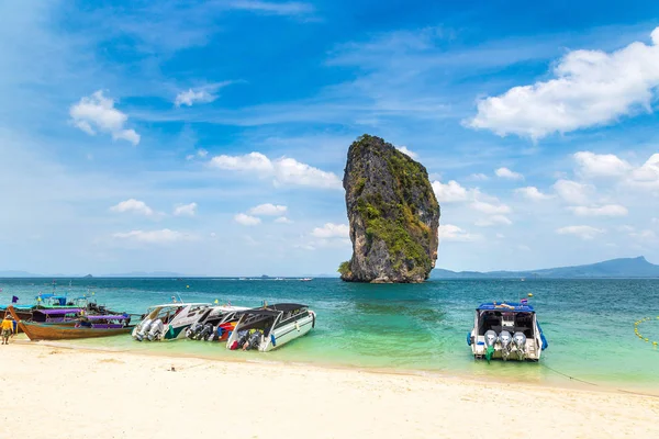 Poda Adası, bir yaz günü Tayland