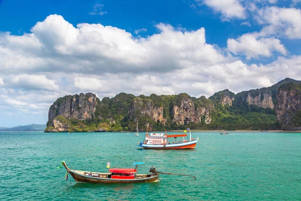 Ao Nang beach, Krabi, Tayland bir yaz günü