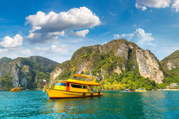 Koh Phi Phi Don Island, Tayland bir yaz günü