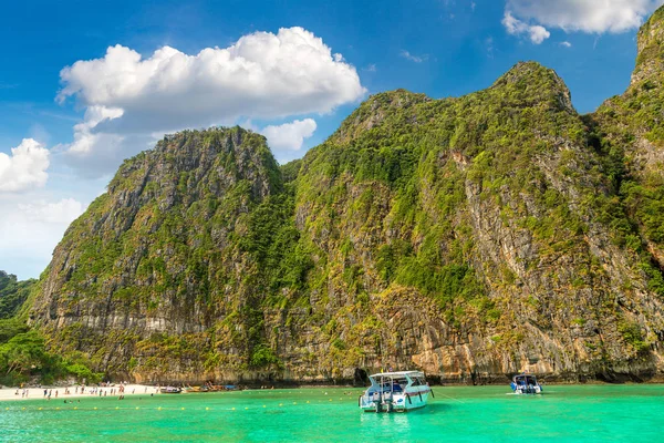 Bir yaz günü Tayland Koh Phi Phi Leh adada Maya Körfezi
