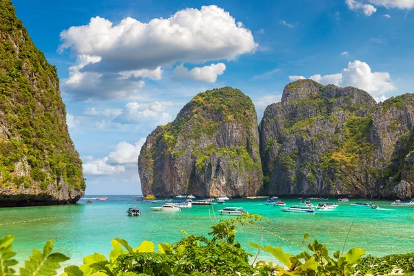 Bir yaz günü Tayland Koh Phi Phi Leh adada Maya Körfezi