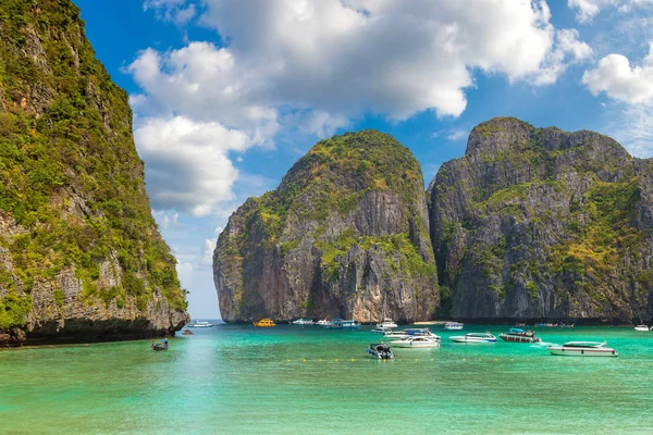 Bir yaz günü Tayland Koh Phi Phi Leh adada Maya Körfezi