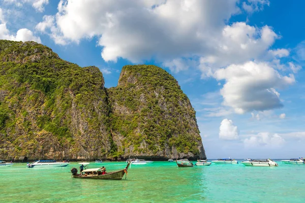 Bir yaz günü Tayland Koh Phi Phi Leh adada Maya Körfezi