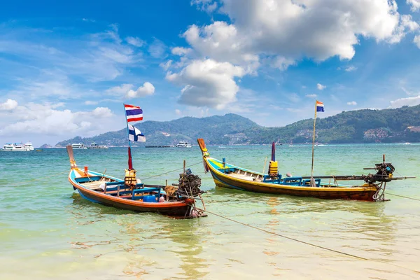 Traditionella Långsvansbåt Patong Beach Och Andamansjön Phuket Thailand Sommardag — Stockfoto