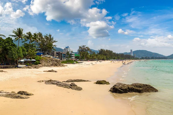 Patong beach ve Phuket Tayland Andaman Denizi bir yaz günü içinde