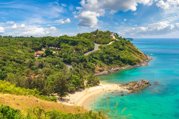 Yanui Beach Phuket Tayland adlı bir yaz günü içinde panoramik