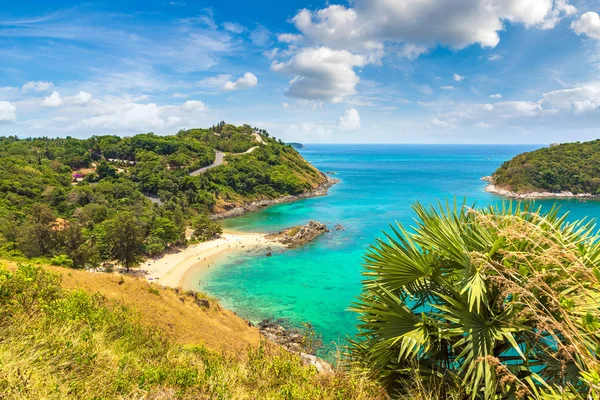 Yanui Beach Phuket Tayland adlı bir yaz günü içinde panoramik