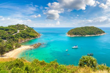 Yanui Beach Phuket Tayland adlı bir yaz günü içinde panoramik