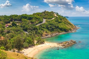 Yanui Beach Phuket Tayland adlı bir yaz günü içinde panoramik