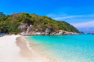 Raca (Raya) resort Island Phuket Island, Tayland bir yaz günü yakınındaki