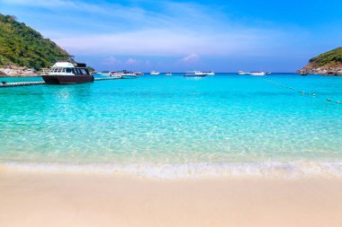 Raca (Raya) resort Island Phuket Island, Tayland bir yaz günü yakınındaki