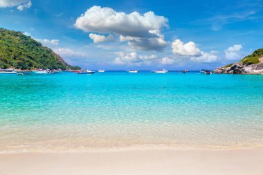 Raca (Raya) resort Island Phuket Island, Tayland bir yaz günü yakınındaki