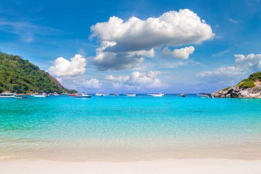 Raca (Raya) resort Island Phuket Island, Tayland bir yaz günü yakınındaki