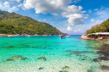 Raca (Raya) resort Island Phuket Island, Tayland bir yaz günü yakınındaki