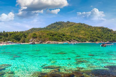 Raca (Raya) resort Island Phuket Island, Tayland bir yaz günü yakınındaki