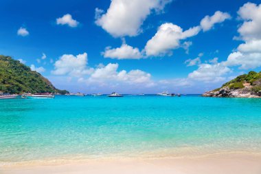 Raca (Raya) resort Island Phuket Island, Tayland bir yaz günü yakınındaki