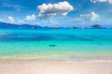 (O Ko) Coral Island Phuket Island, Tayland bir yaz günü yakınındaki
